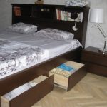 Большая кровать с встроенным изголовьем и полками внизу