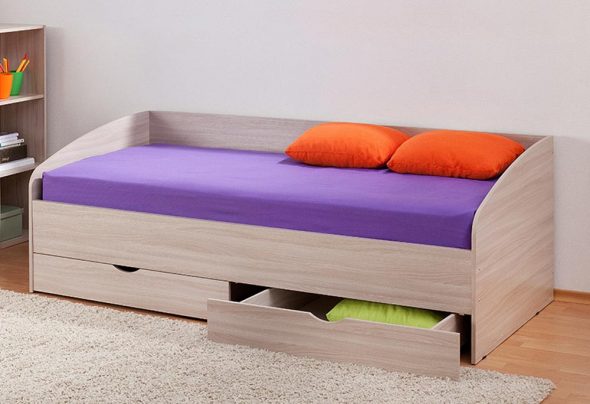 Односпальная кровать с выдвижными ящиками 