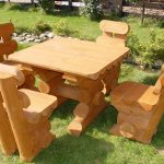 Столики скульптуры из дерева-садовая мебель