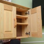 Филенчатый шкаф для кухни из массива сосны