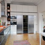 Оформление кухни до самого потолка для рационального использования пространства