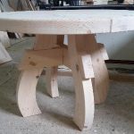 Самодельный стол из массива без дополнительной обработки
