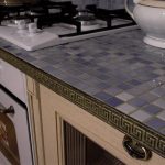 Столешница из мозайки для кухни в сиреневом цвете