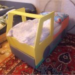 Упрощенный вариант детской кровати-машины