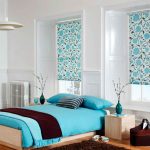 Бирюзовый цвет для оформления спальни с небольшим количеством мебели