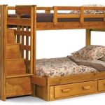 Двухуровневые кровати для детей из дерева