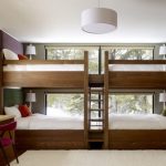 Двухъярусная деревянная кровать с четырьмя спальными местами