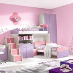 Розово-сиреневая комната с двухэтажной кроватью