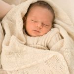 Воздушное вязанное одеяло для новорожденного