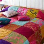 Лоскутное одеяло из больших разноцветных квадратов