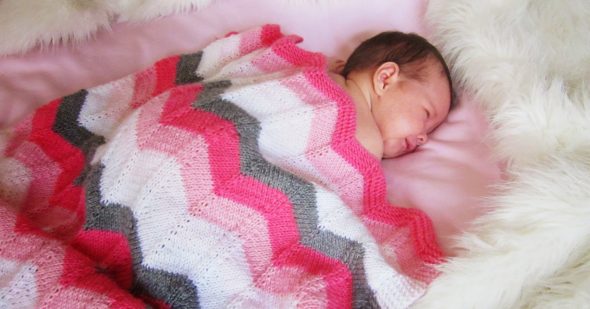 Белый, розовый, малиновый и серый оттенки для пледа для новорожденных