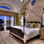 Дизайн спальной комнаты с бамбуковыми шторами