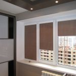 Коричневые шторы на ПВХ-окне новой квартиры
