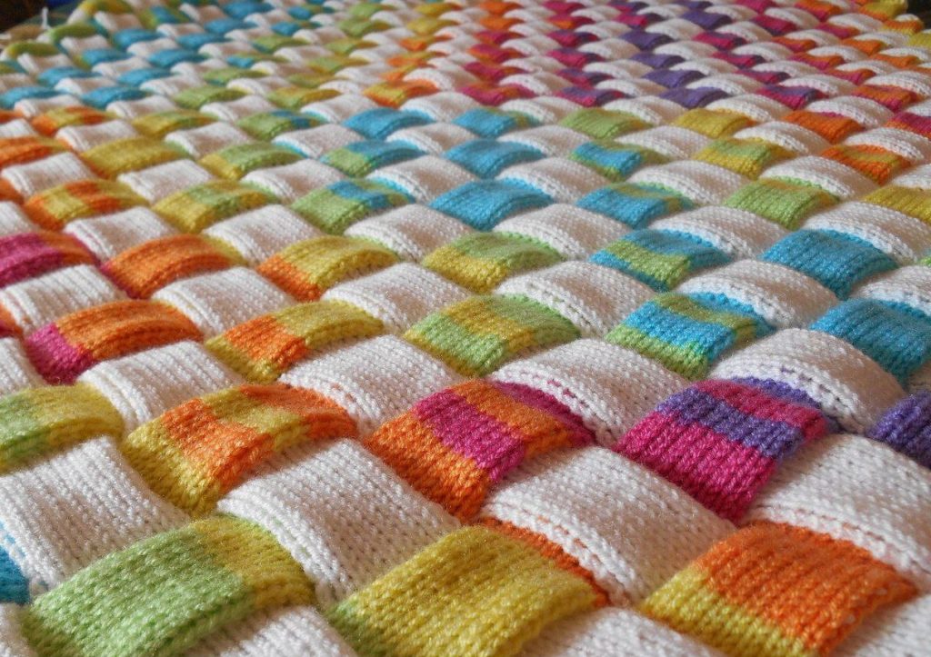 Завершающий этап вязания коврика