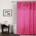 Розовая штора-занавеска в ванную