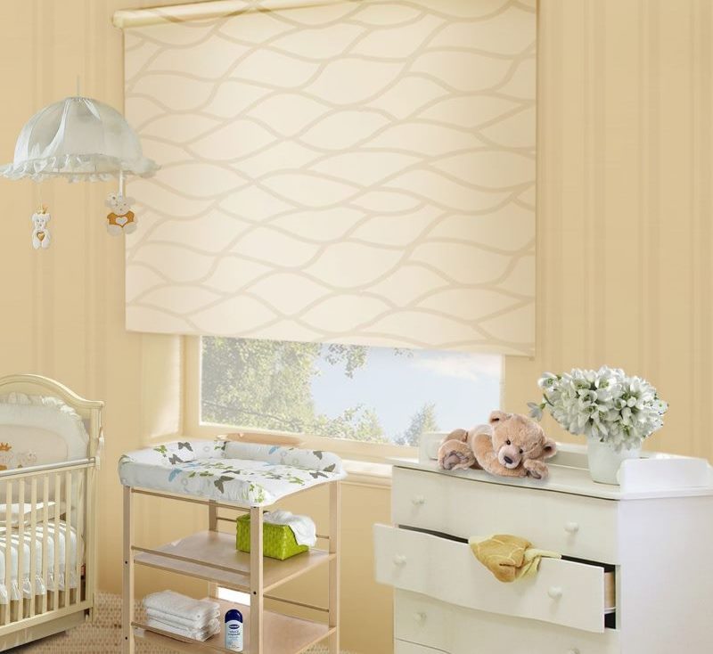 Дизайн детской комнаты с рулонной шторой из льна