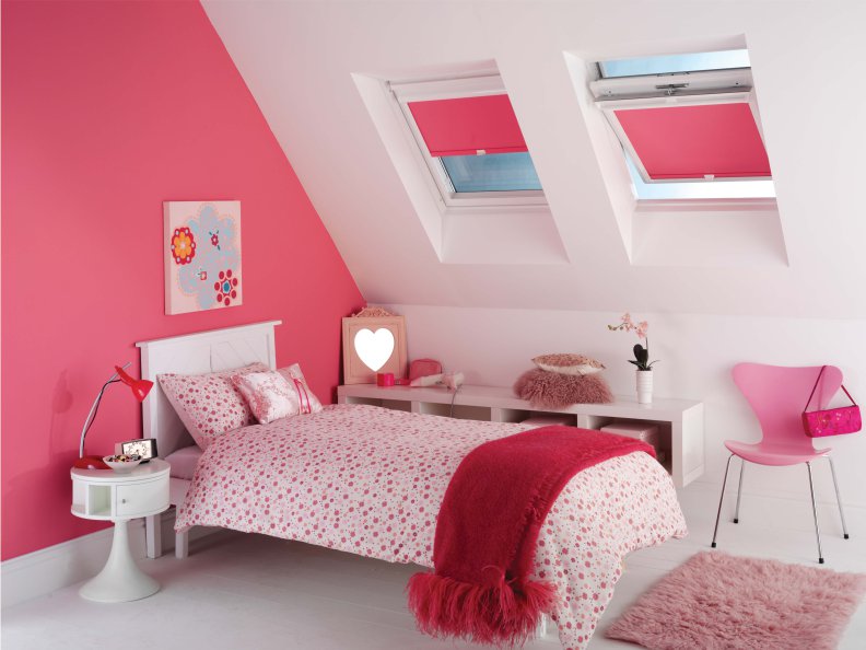 Дизайн детской комнаты для девочки с мансардными окнами