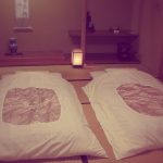 Традиционная японская постельная принадлежность в виде матраса, расстилаемого на ночь для сна и убираемого утром в шкаф