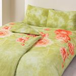 Зеленое постельное с крупными цветами ручной работы
