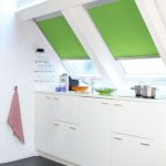 Зеленые шторы в летней кухне
