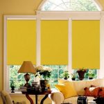 Рулонные шторы из плотной ткани желтого цвета