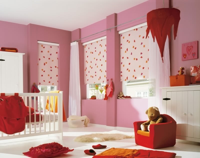Интерьер комнаты для девочки с розовыми стенами