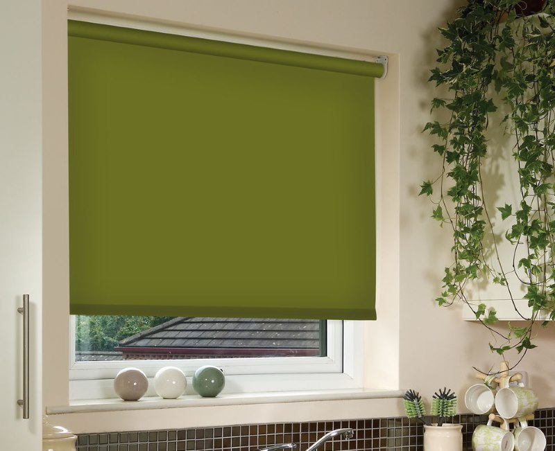Зеленое полотно рулонной шторы