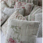Декоративные подушечки в стиле прованс для кровати