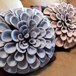 Декоративные подушки с цветами ручной работы