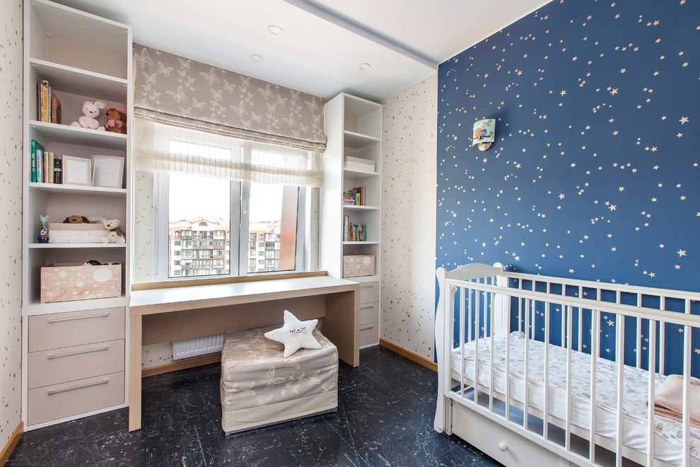 Интерьер детской комнаты с римскими шторами двойного типа