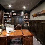 Деревянная мебель в классическом кабинете