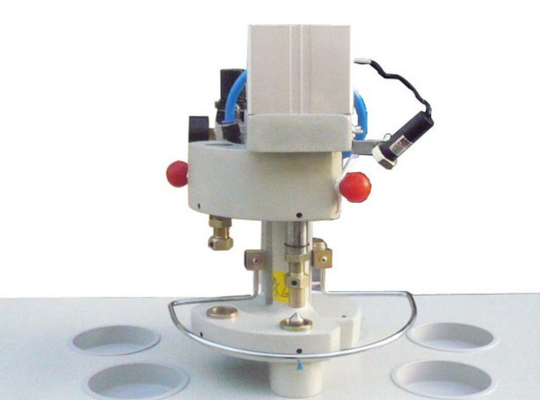 Машина для установки люверсов