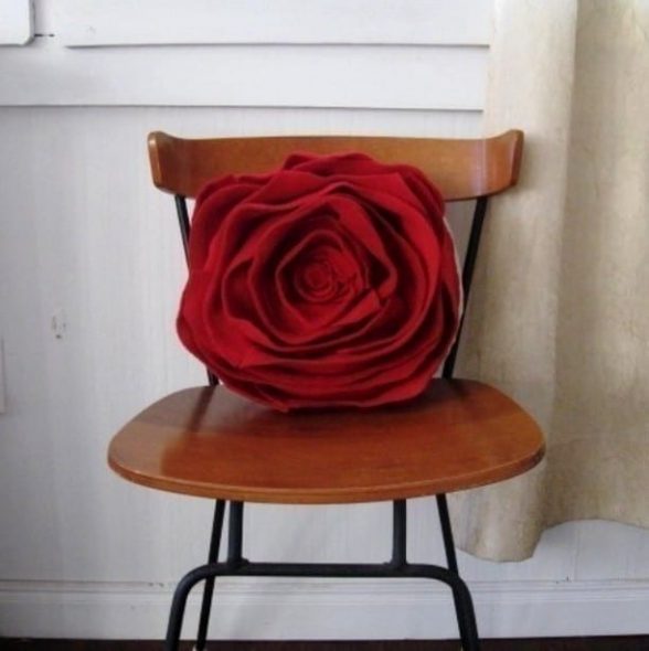 Подушка роза