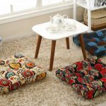 Разноцветные напольные подушки для сидения