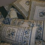 Шикарные подушки в стиле прованс для разных случаев
