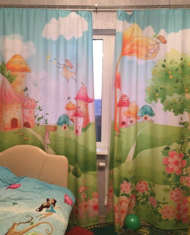 Сказочный сюжет на тюле в детской комнате