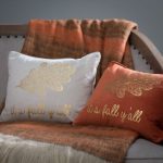 Уютные декоративные подушки с надписями