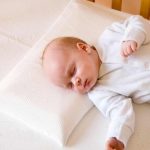 Узкая ортопедическая подушка для ребенка