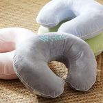 Велюровые подушки разных цветов для кормления