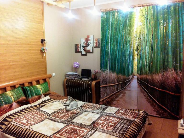 Бамбуковый лес на фотошторе в спальне