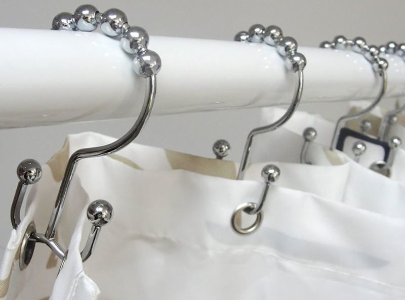 Двойные крючки для навешивания шторок в ванной комнате
