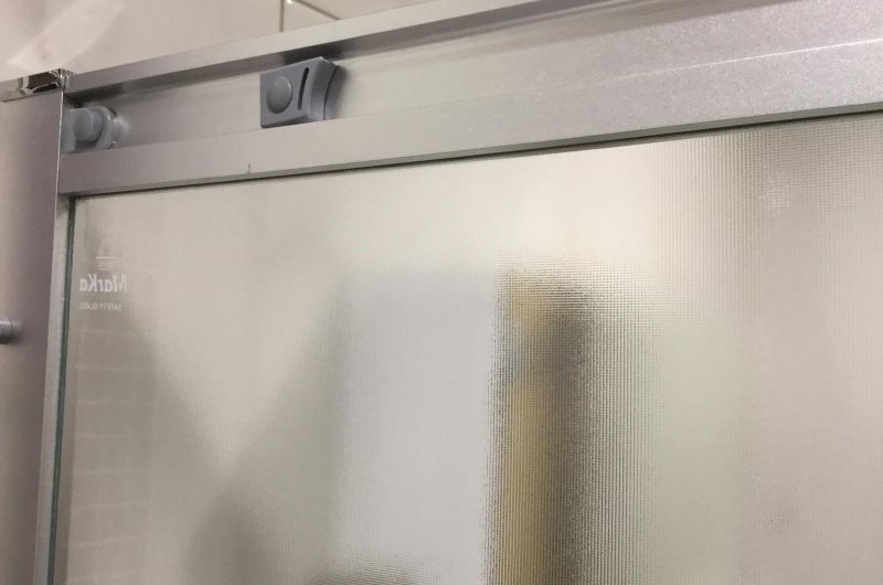 Алюминиевый профиль стеклянной шторки для ванной