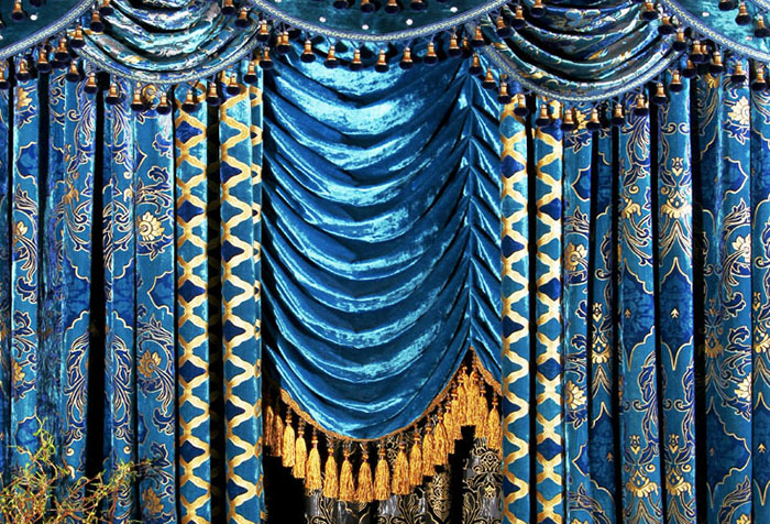 Сине-золотые шторы с шикарным ламбрекеном