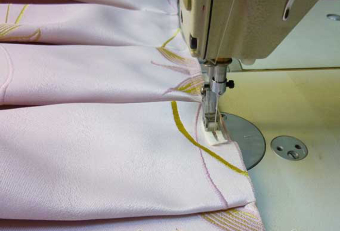 Подшивание тесьмы на штору со встречными складками