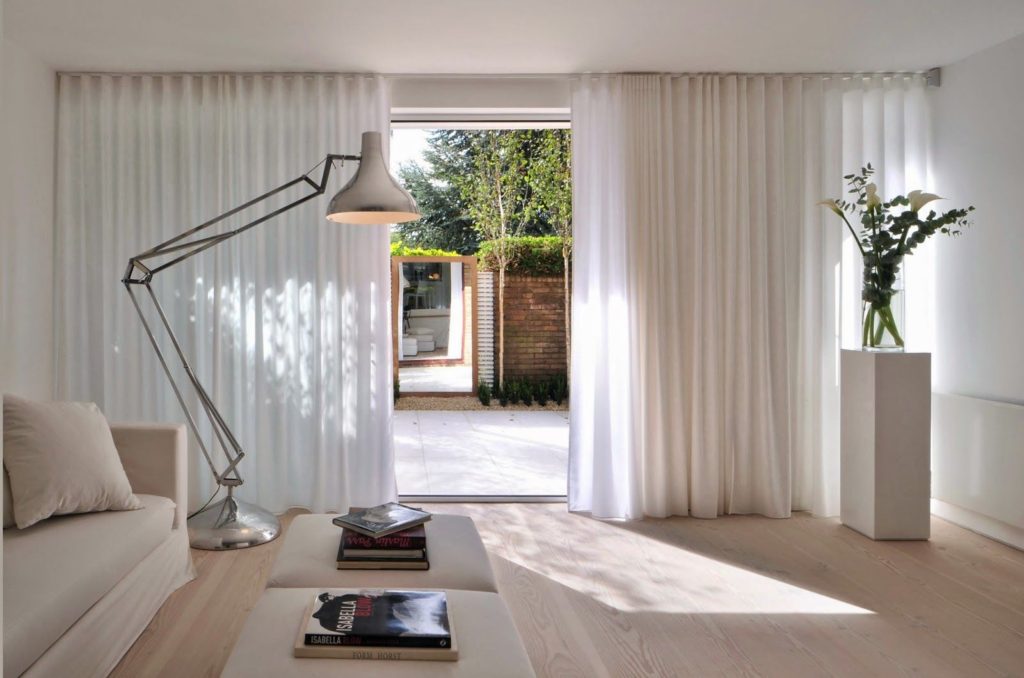 дизайн штор для гостиной минимализм
