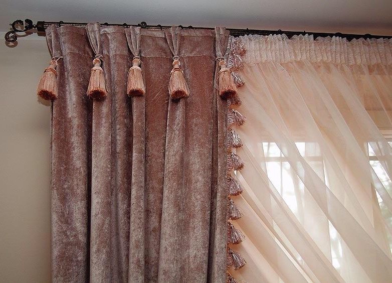 Декор верха штор кисточками на подвесках