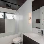 Оформление ванной комнаты в черно-белых тонах
