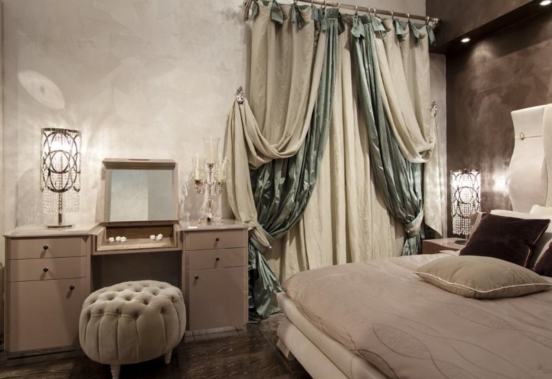 Итальянские занавески в интерьере спальни