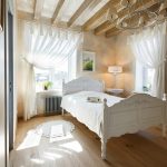 Дизайн спальни с занавесками из вуали