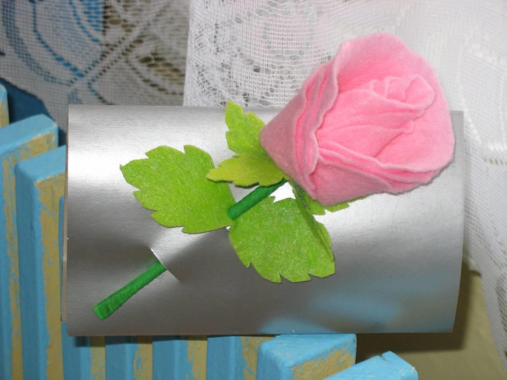 Делаем красивые цветы из бумажных салфеток